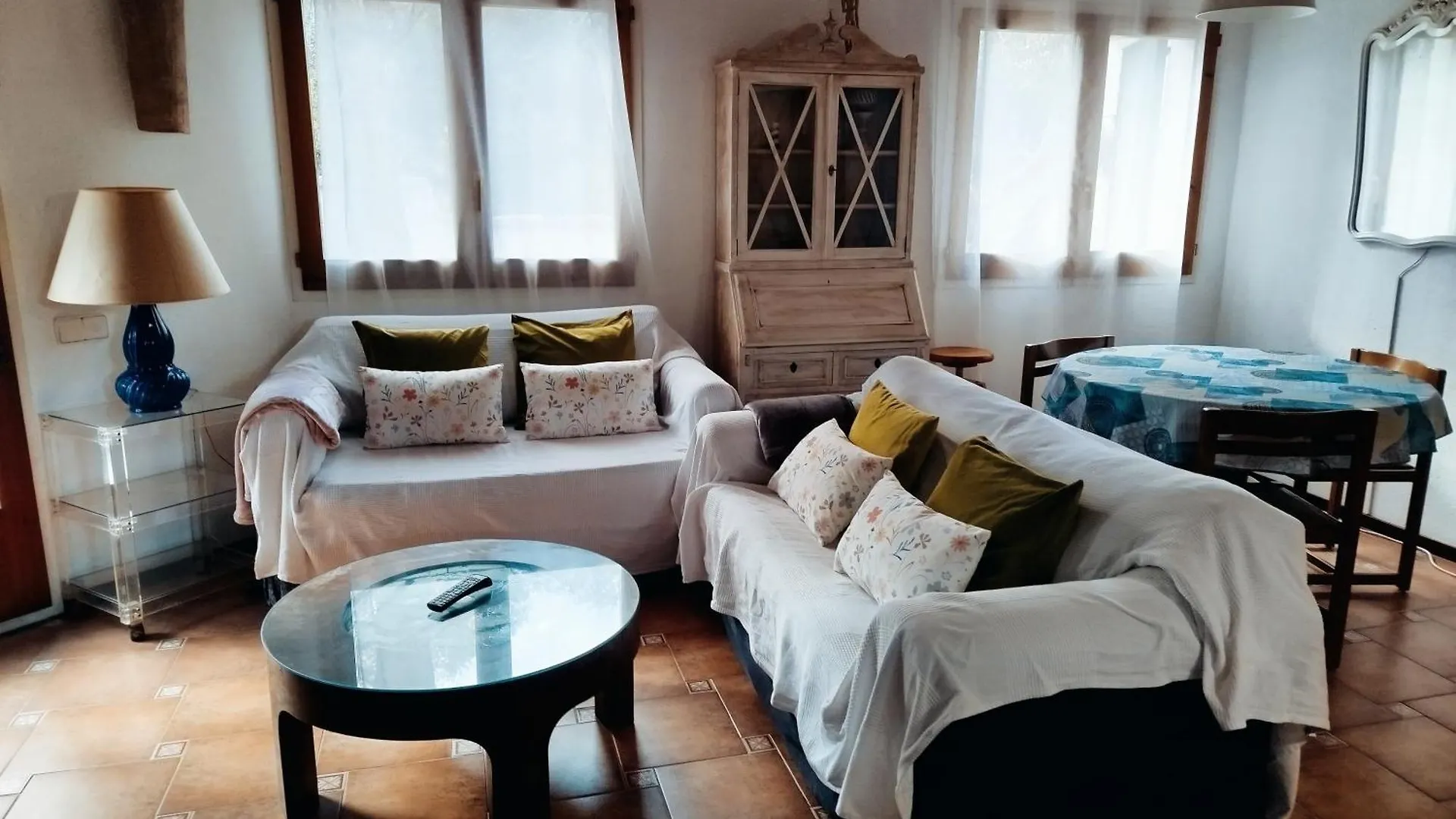 Casa Amb Encant I Una Amplia Sortida Al Jardi Cadaques